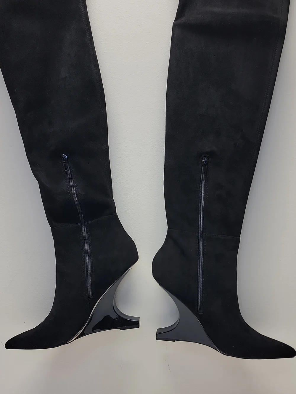 AAJ Black Knee-High Sculpted Wedge Boot NEW IN BOX Sz 8.5